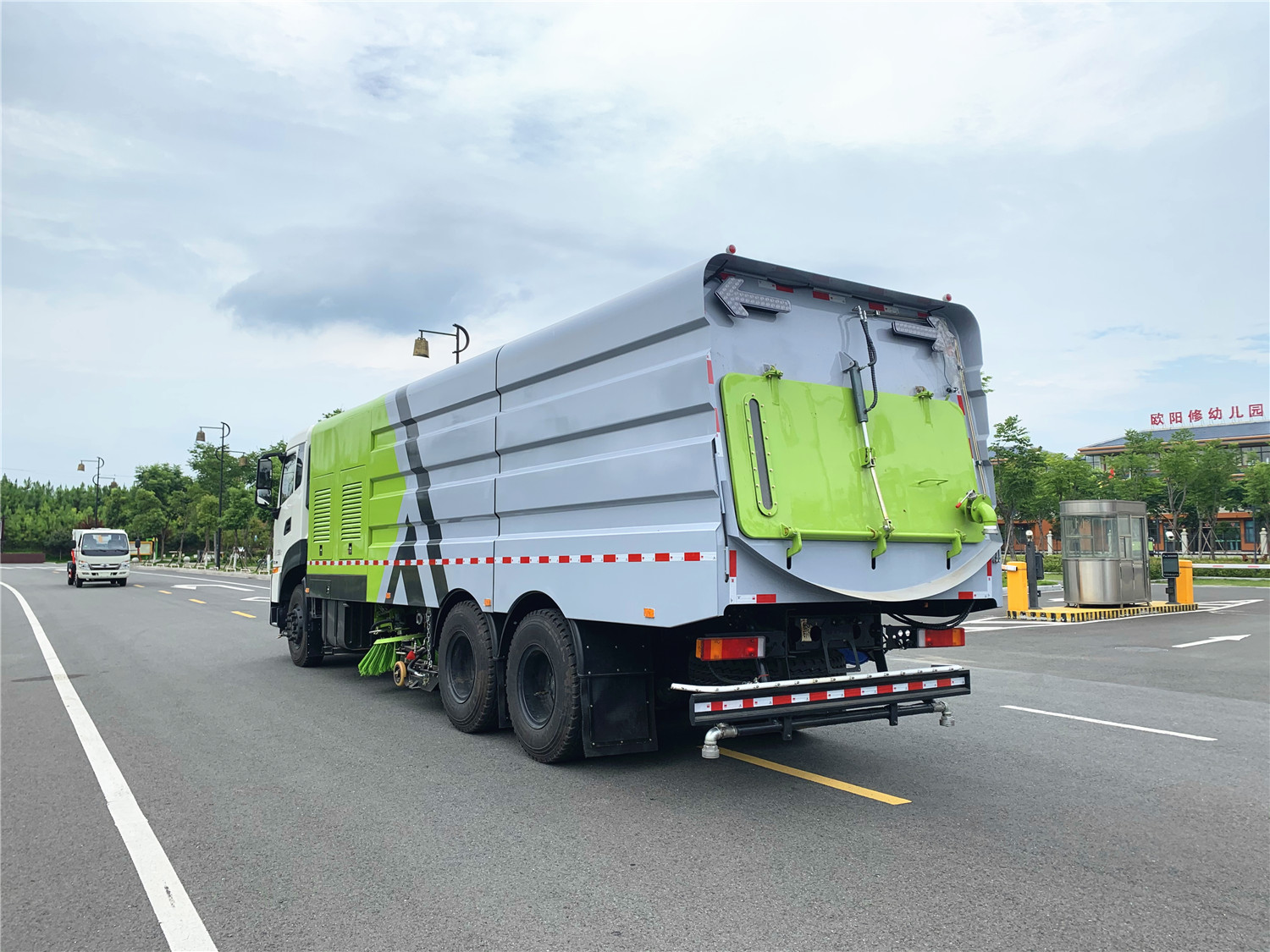 天龙18吨大型洗扫车   双桥洗扫车