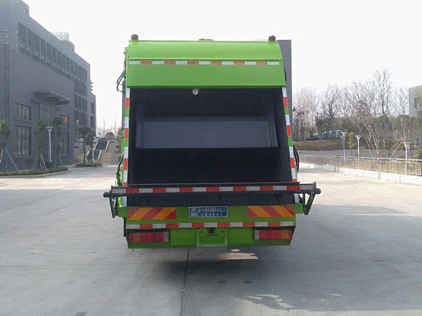 东风后双桥压缩式垃圾车
