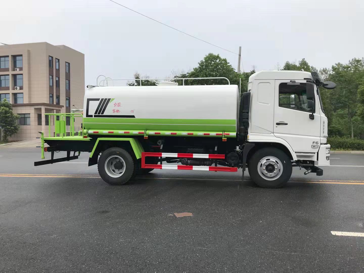 大运牌12吨洒水车 国六新款来袭
