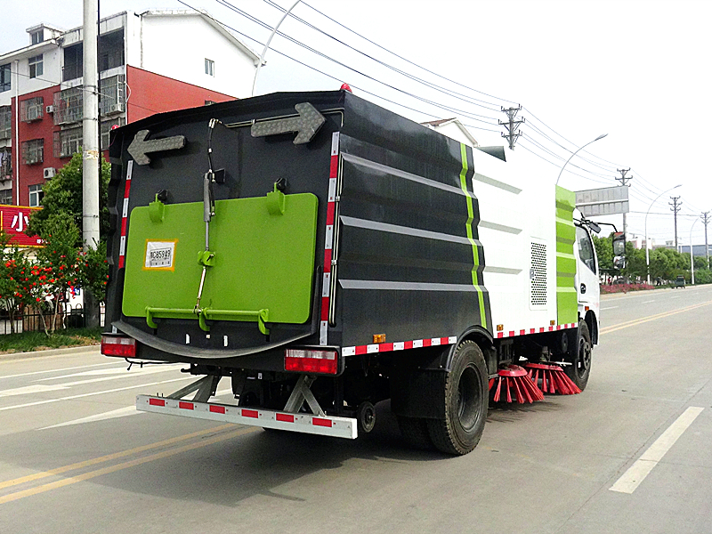 东风大多利卡扫路车 8方扫路车