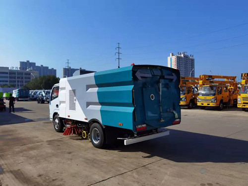国三福瑞卡5方洗扫车 小型洗扫车